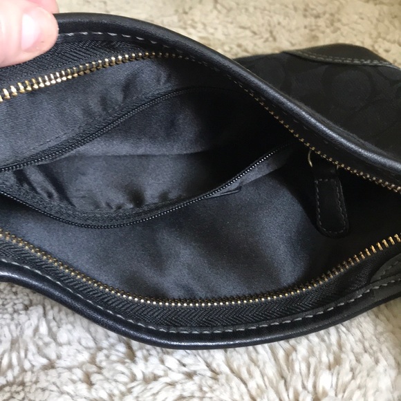 Black Coach Logo Shoulder Bag - Picture 4 of 8